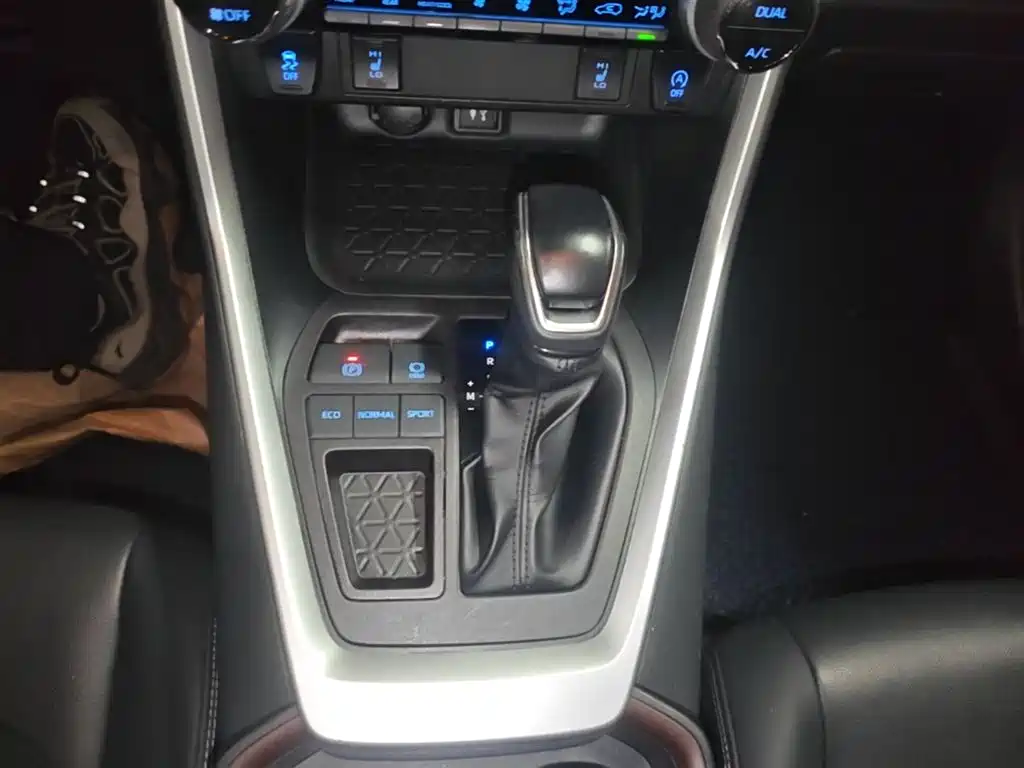 Toyota RAV4 Rongfang 2022 2.0L CVT 2WD Trend Plus Edition фото 14