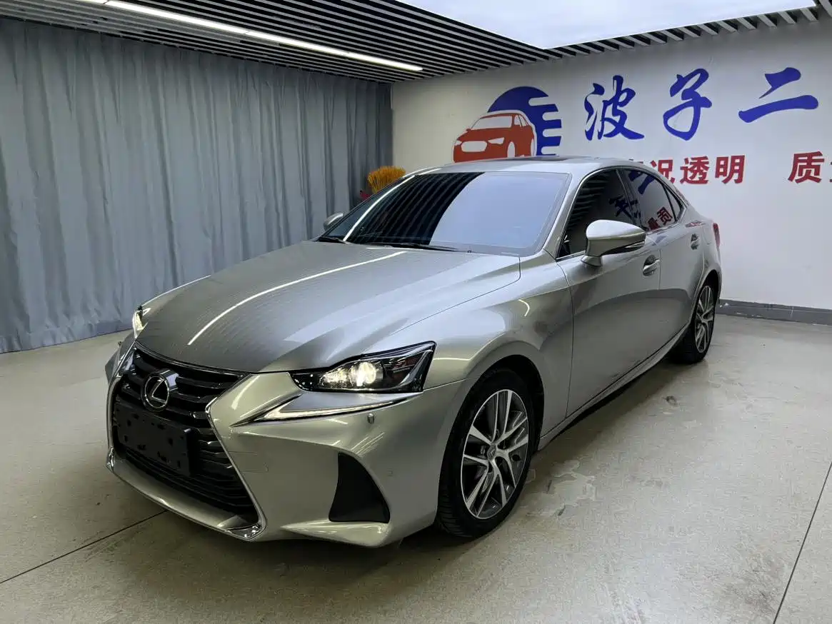 Lexus IS, 2017 год