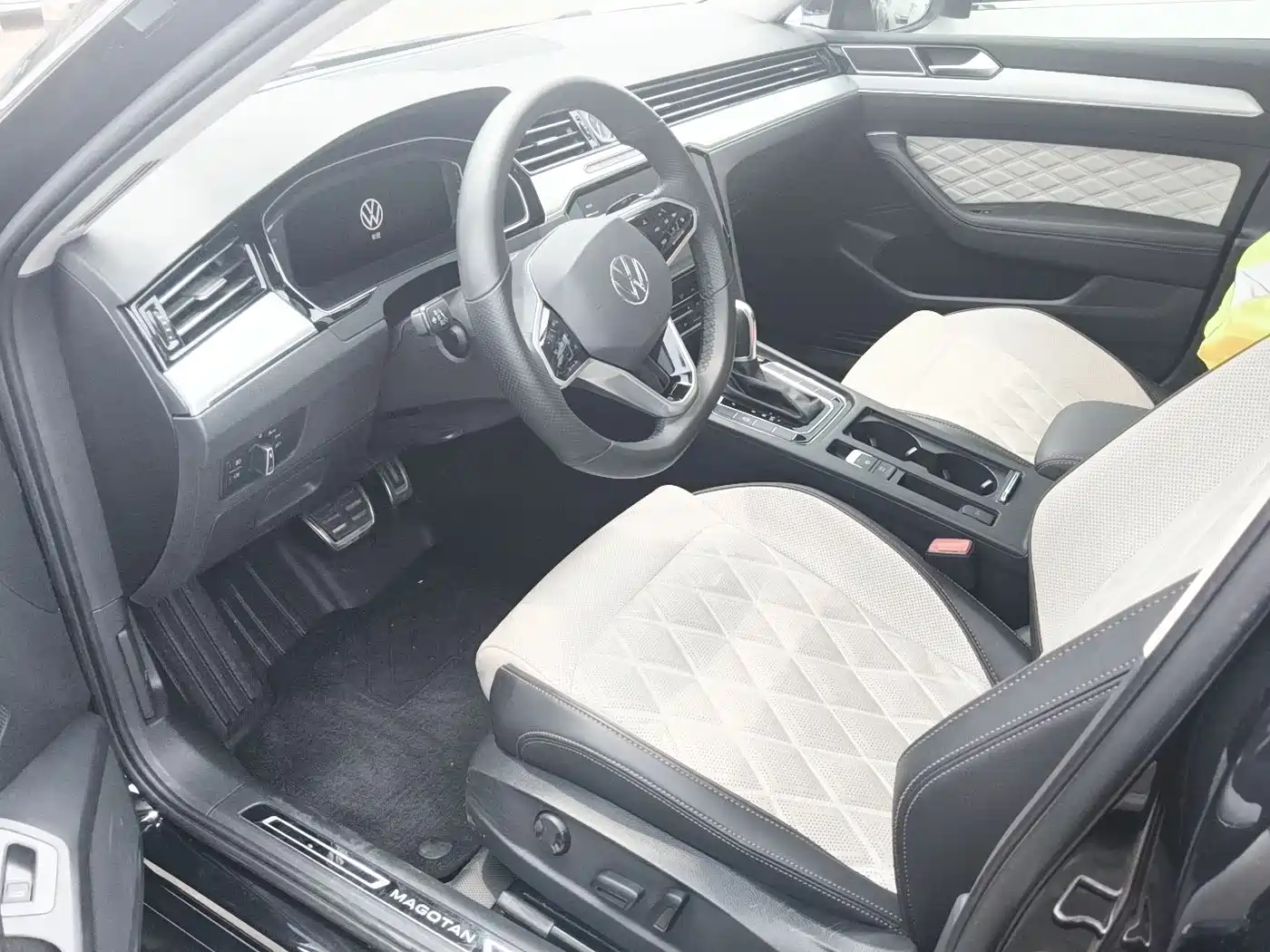 Volkswagen Magotan 2023 2 Million Units Anniversary Edition 330TSI DSG Leading Type фото 6