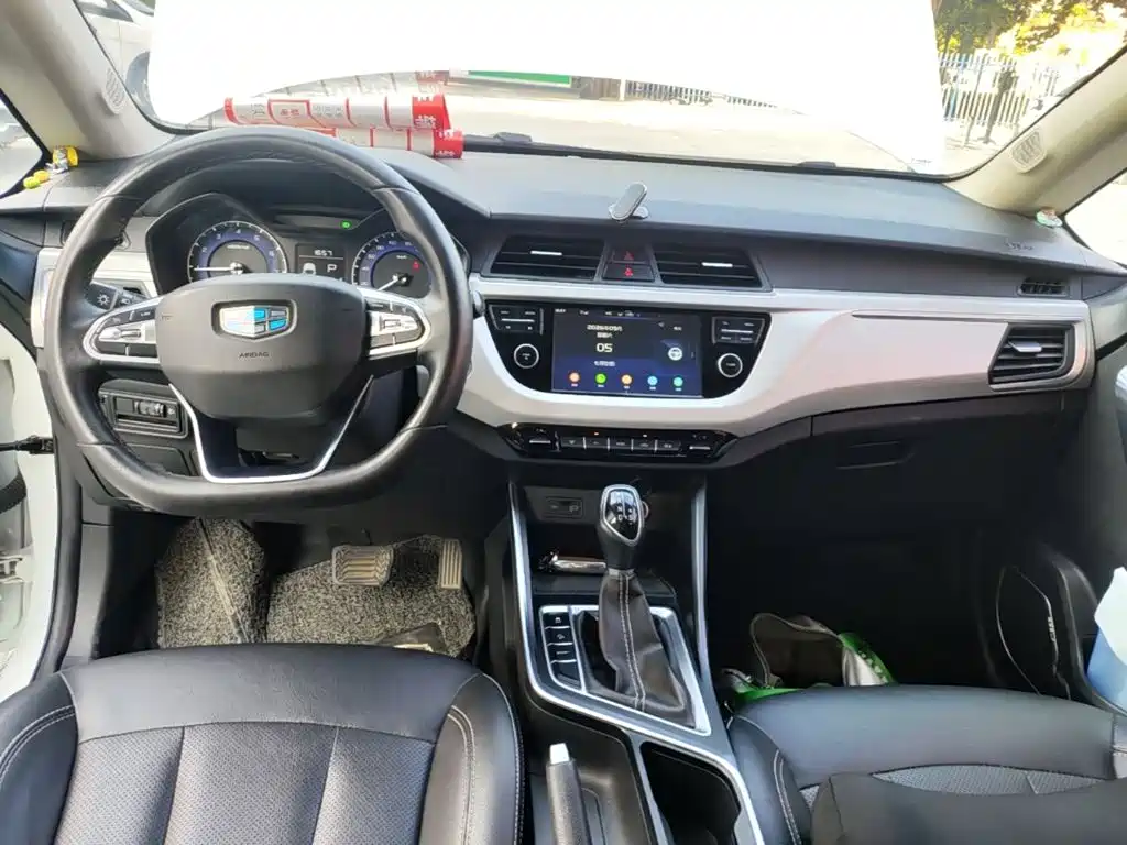 Фото 10 - Geely Vision X3