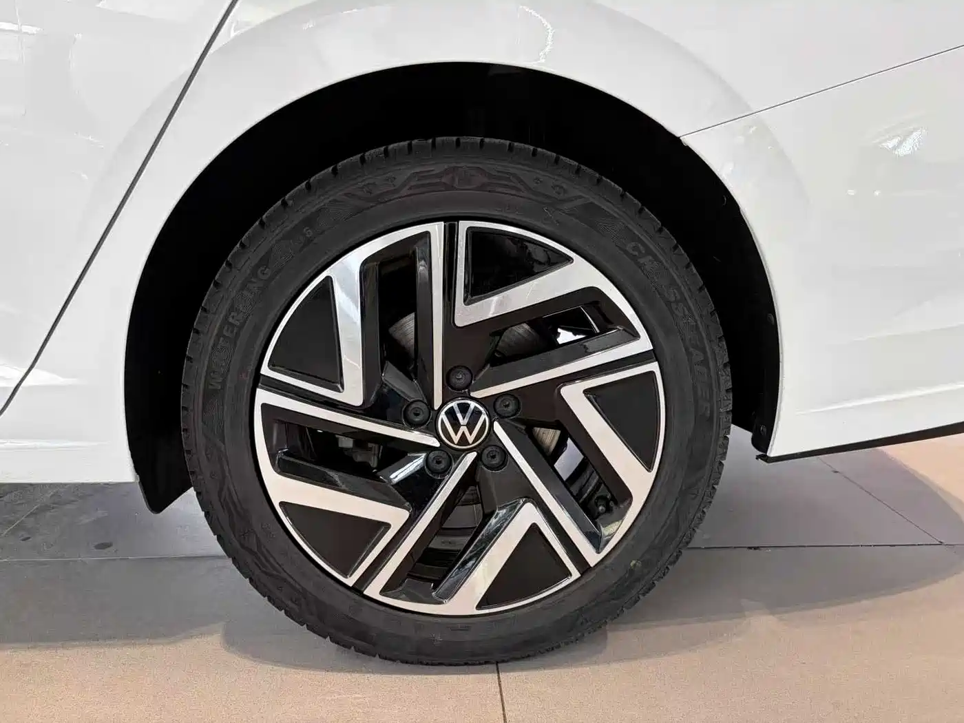 Volkswagen Sagitar 2023 300TSI DSG Surpassing Edition фото 15