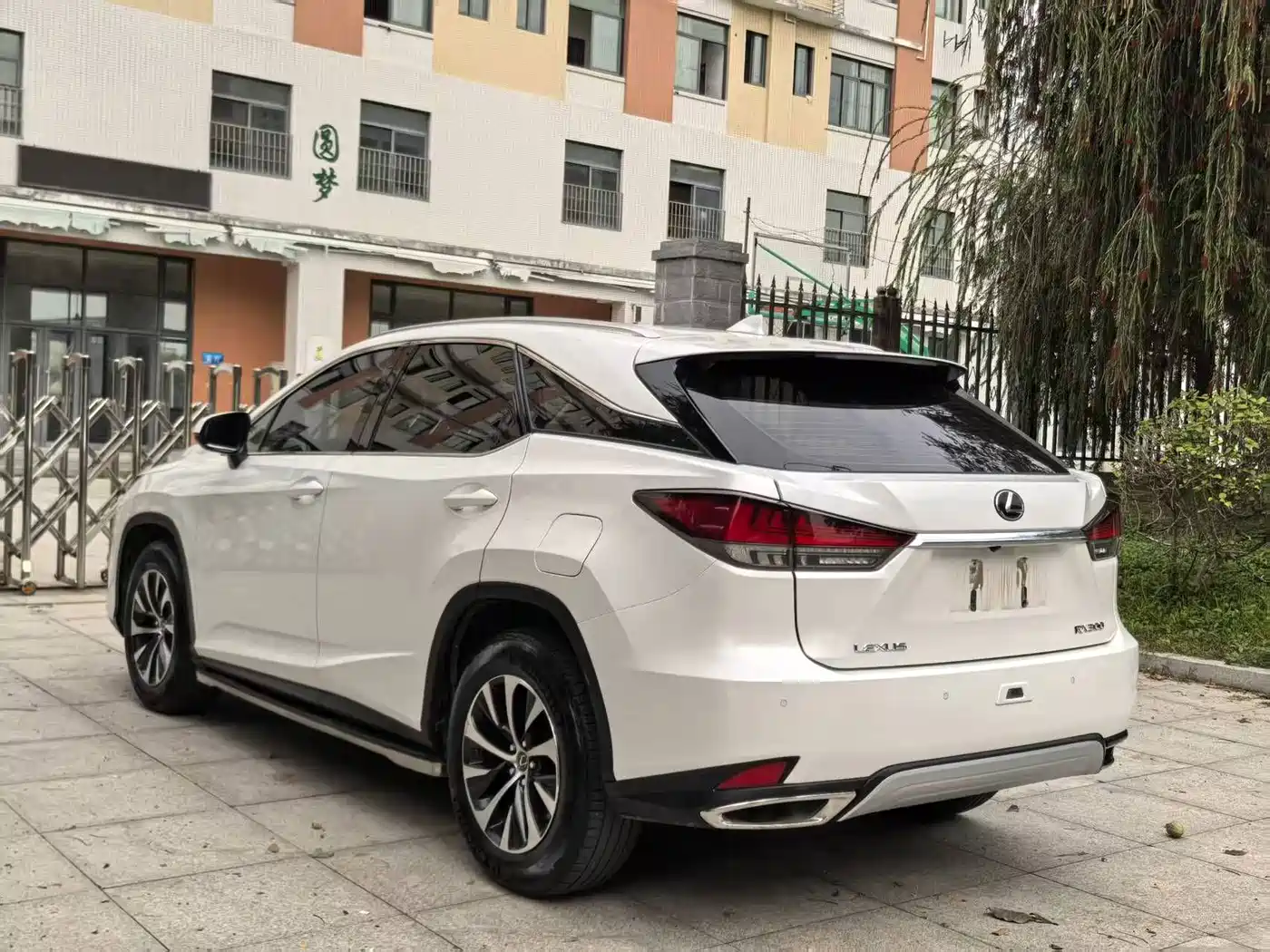 Фото 3 - Lexus RX
