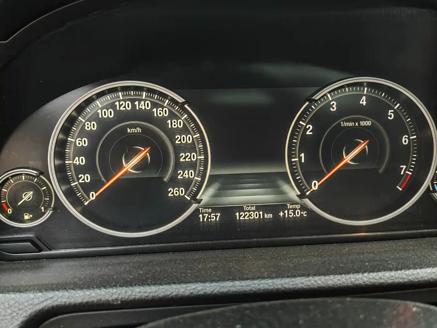 BMW 5 Series GT 2014 528i Leading фото 7