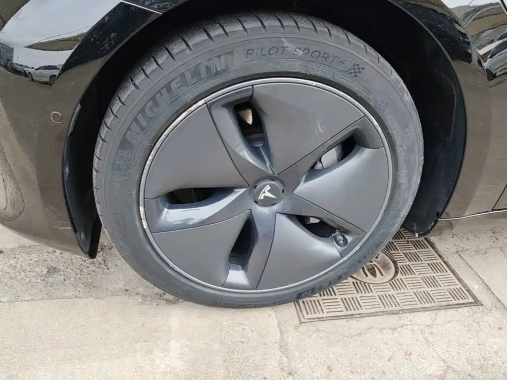 Фото 23 - Tesla Model 3