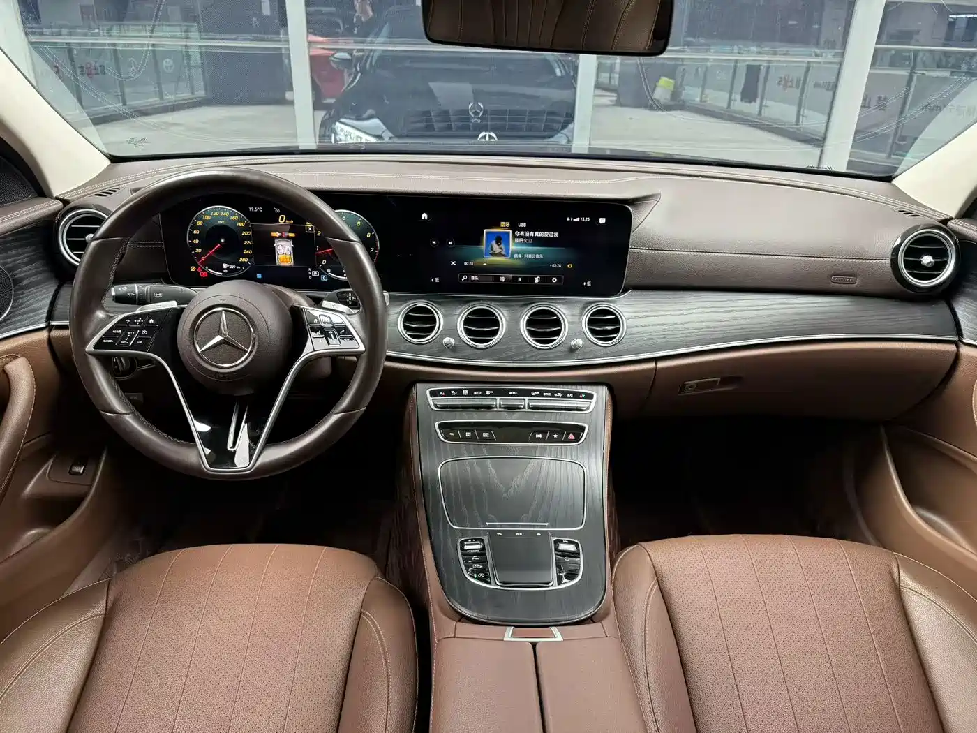 Mercedes-Benz E-Class, миниатюра 5