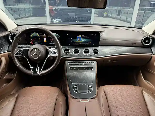 Mercedes-Benz E-Class 2022 E 300 L Sport Fashion — фото 5