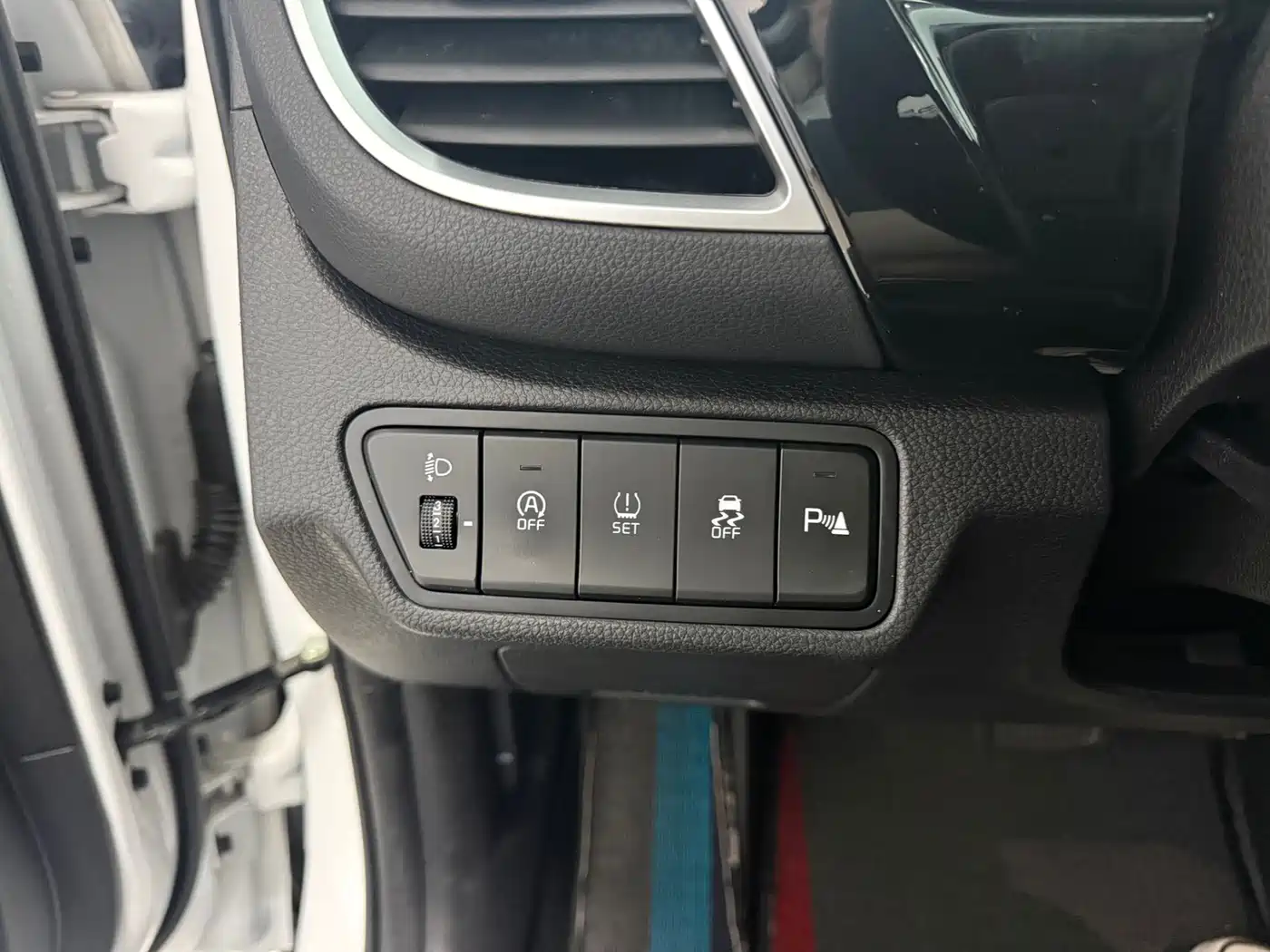 Kia Seltos 2023 1.5L CVT Premium Edition фото 11