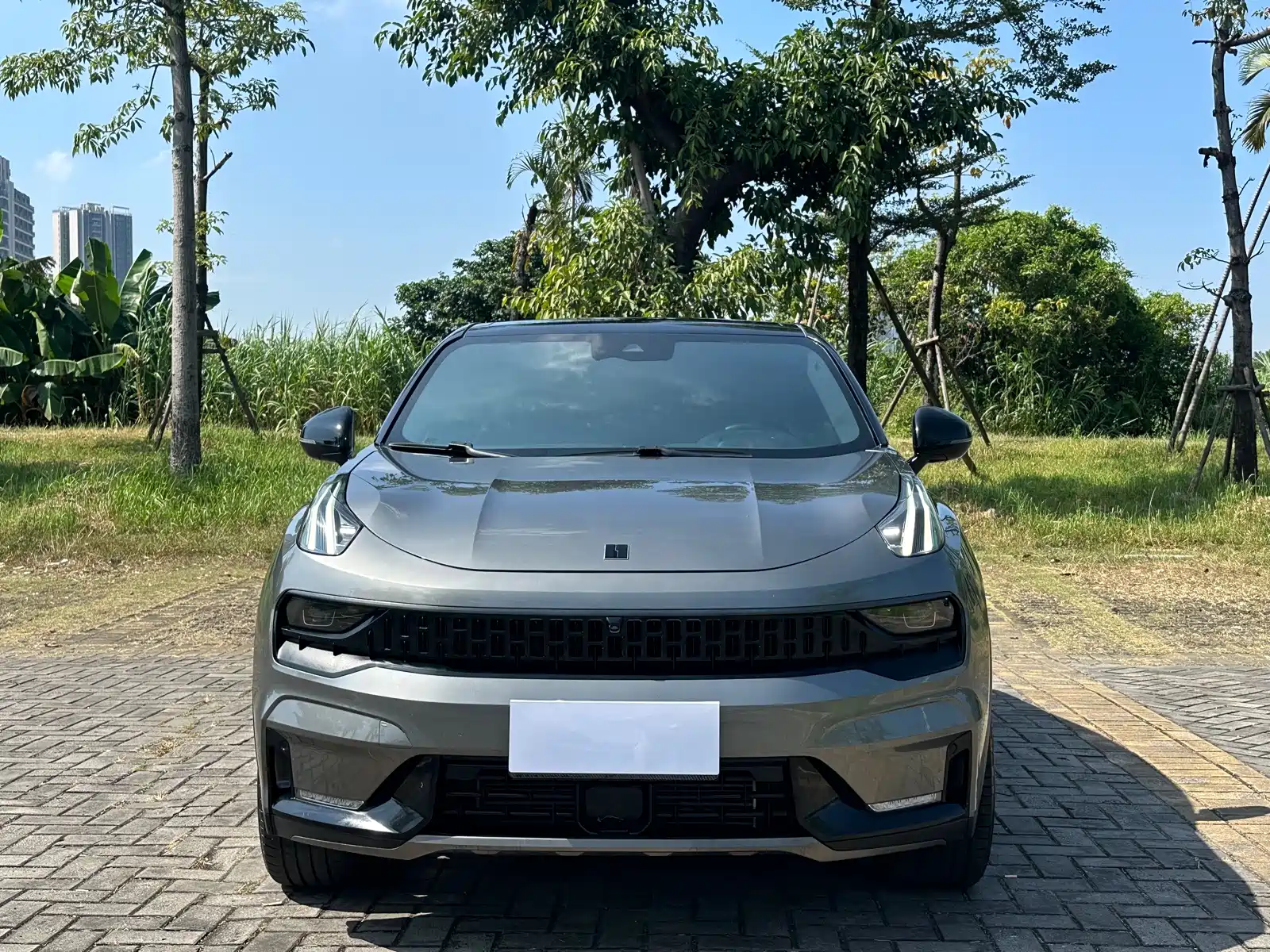 Фото 2 - Lynk & Co 05