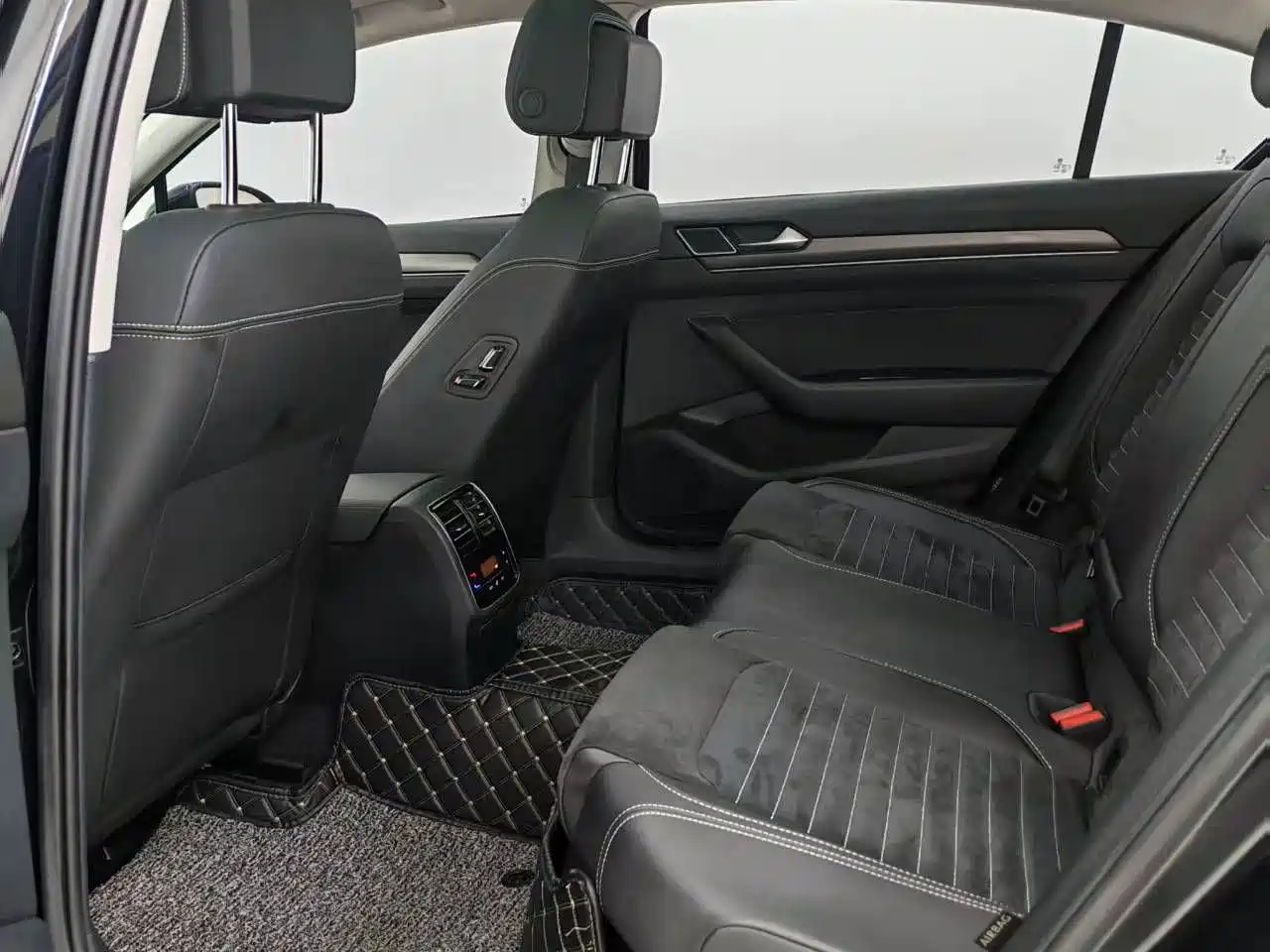 Volkswagen Magotan 2020 330TSI DSG Luxury фото 9