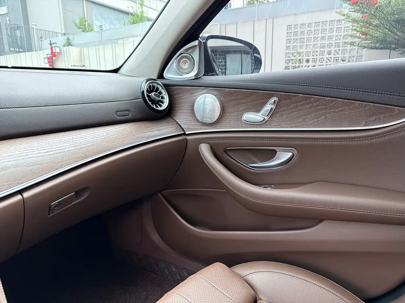 Mercedes-Benz E-Class 2022 E 260 L фото 8