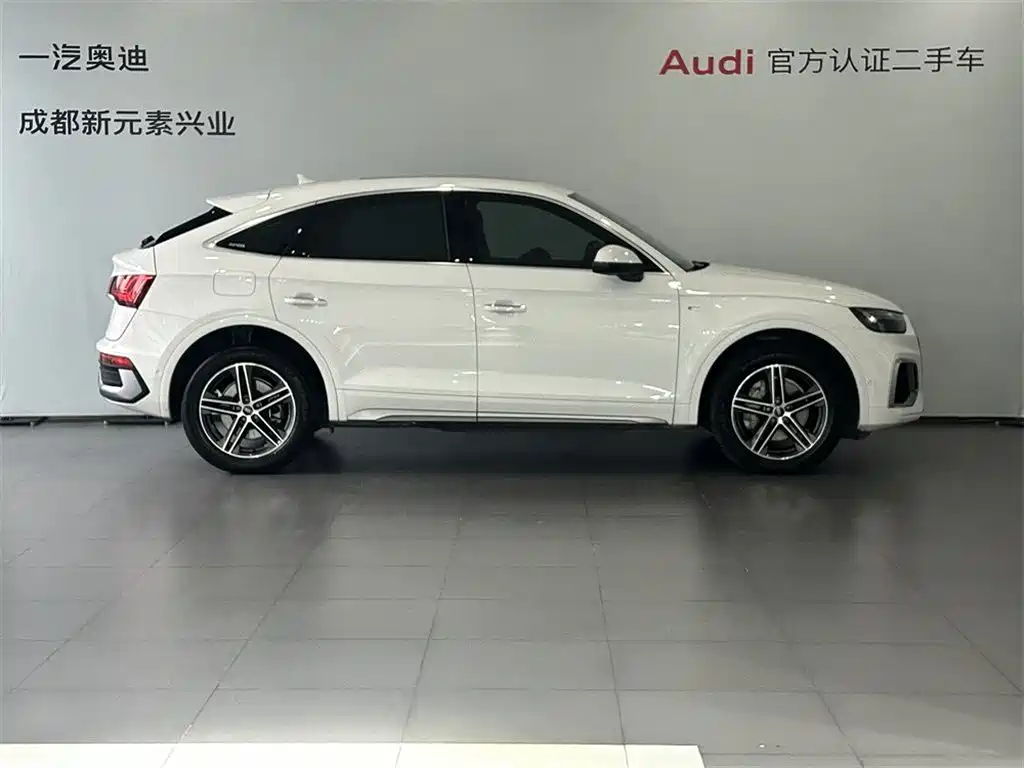 Audi Q5L Sportback 2021 40 TFSI Fashion фото 3