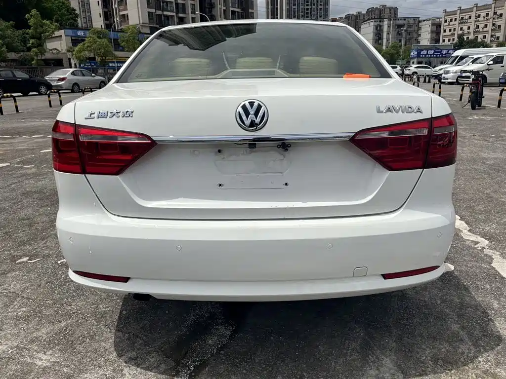 Volkswagen Lavida 2013 1.6L Automatic Comfort Edition фото 8