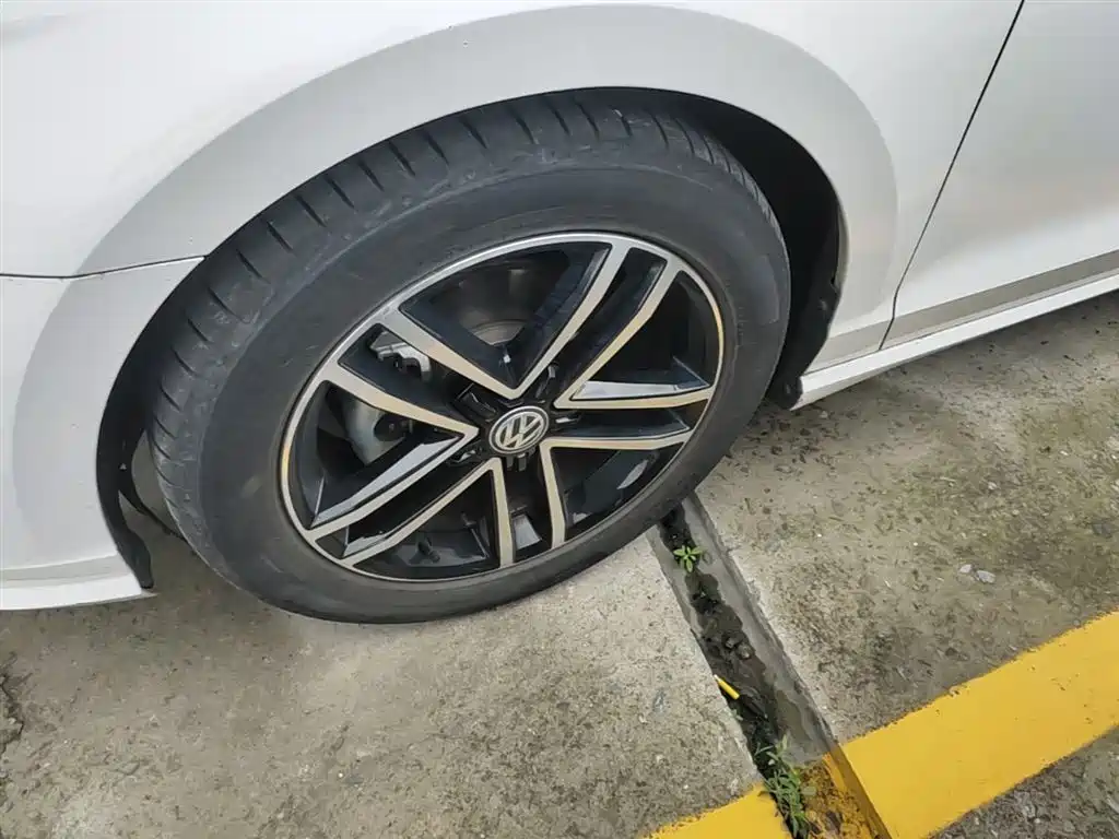 Volkswagen Lamando 2021 280TSI DSG Luxury Phantom Edition фото 23