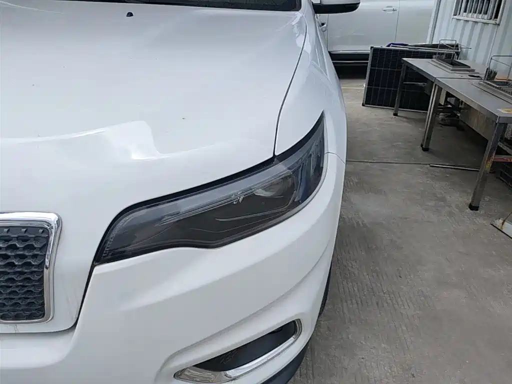 Фото 24 - Jeep Cherokee