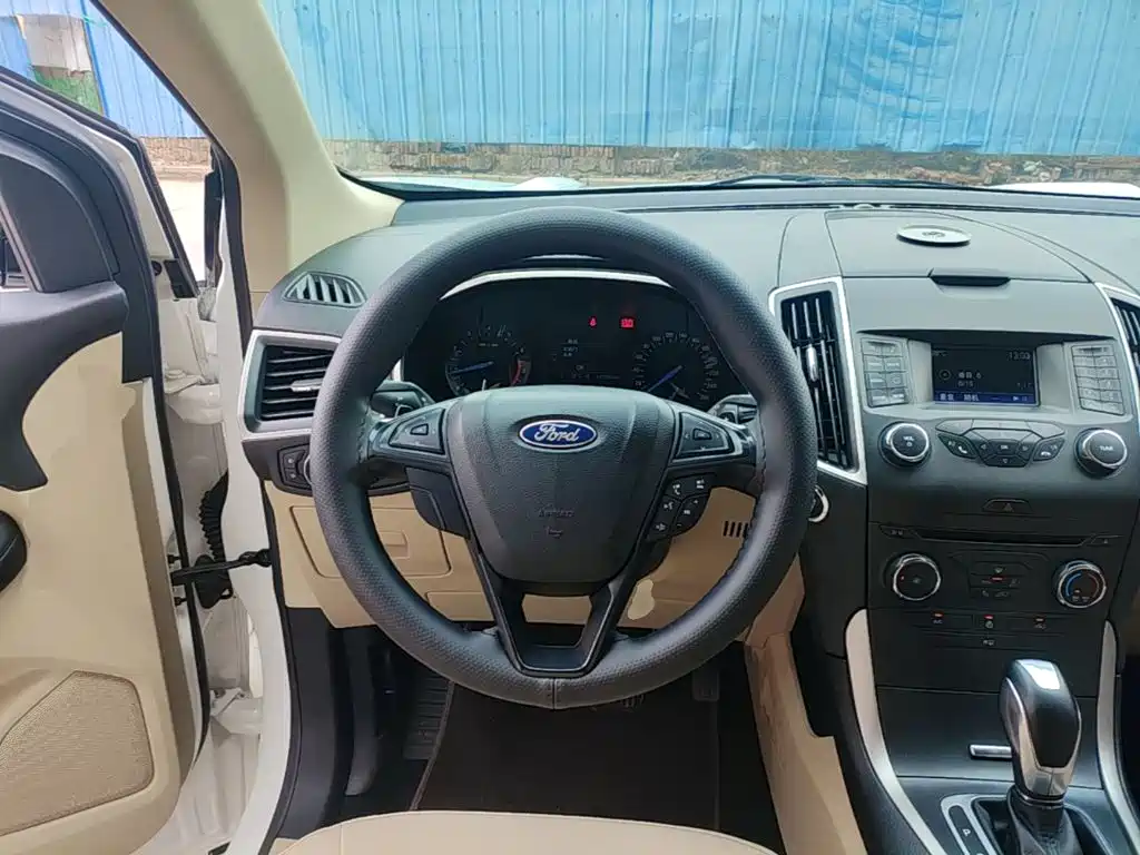 Photo 11 - Ford Edge