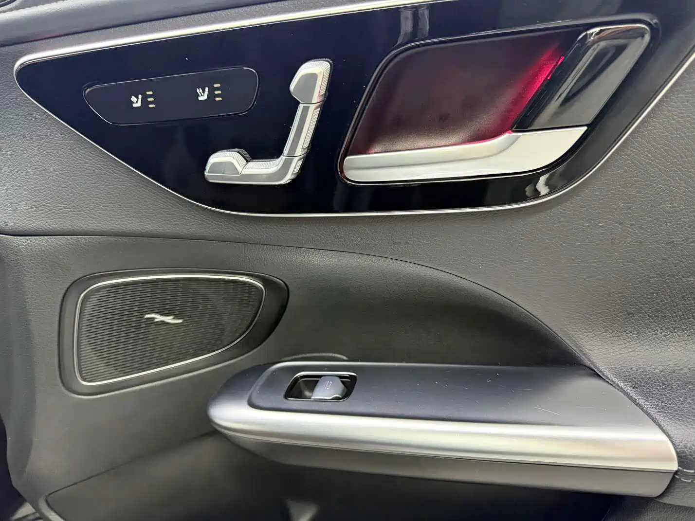 Фото 8 - Mercedes-Benz C-Class