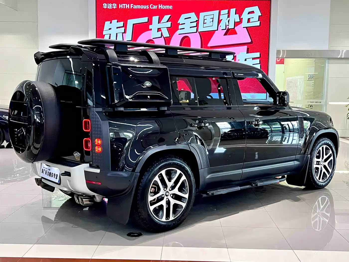 Land Rover Defender 2024 110 3.0T P400 Dark Special Edition фото 11