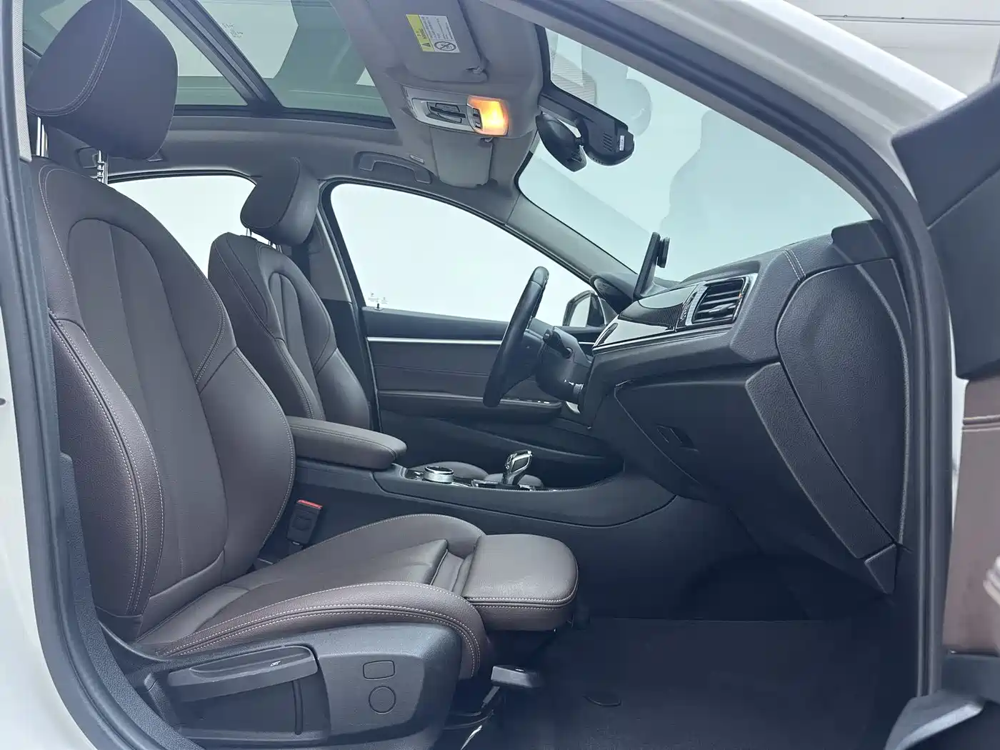 BMW 1 Series 2021 120i M Sport Shadow Edition фото 8