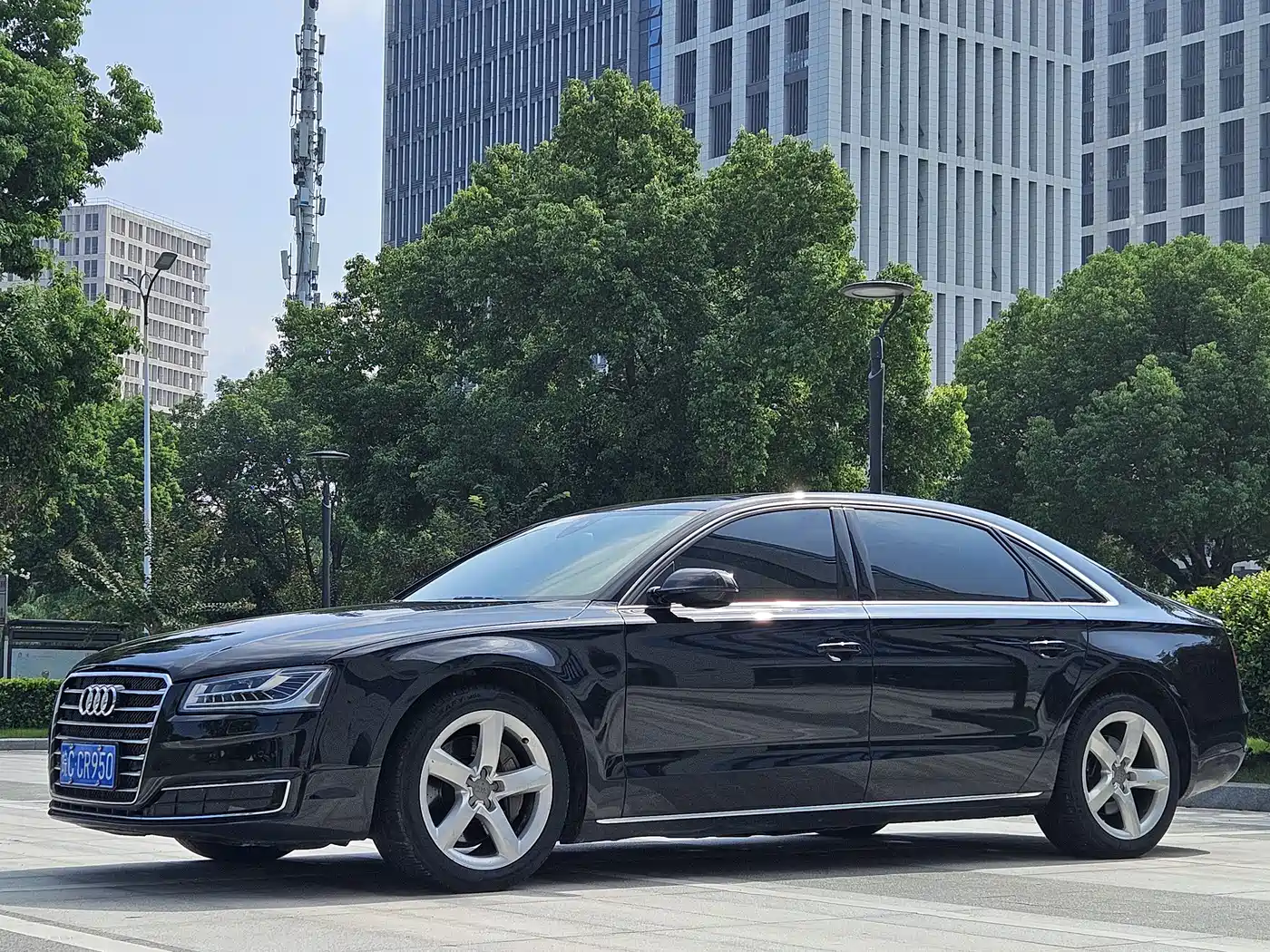 Audi A8, 2012 год