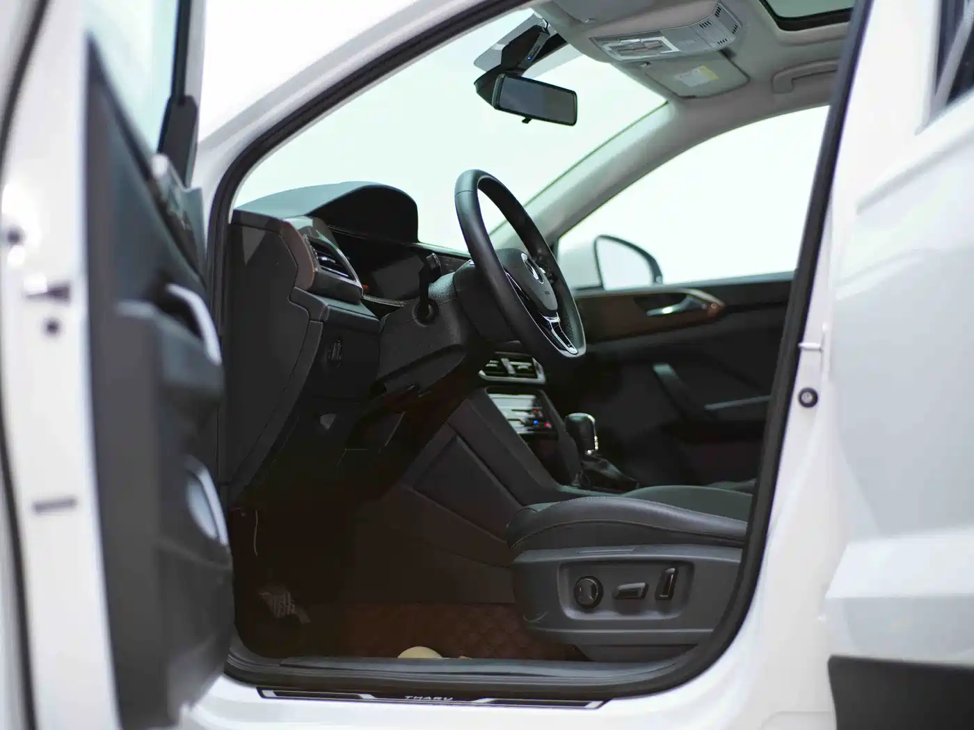 Volkswagen Tharu 2022 280TSI FWD Luxury Edition фото 28