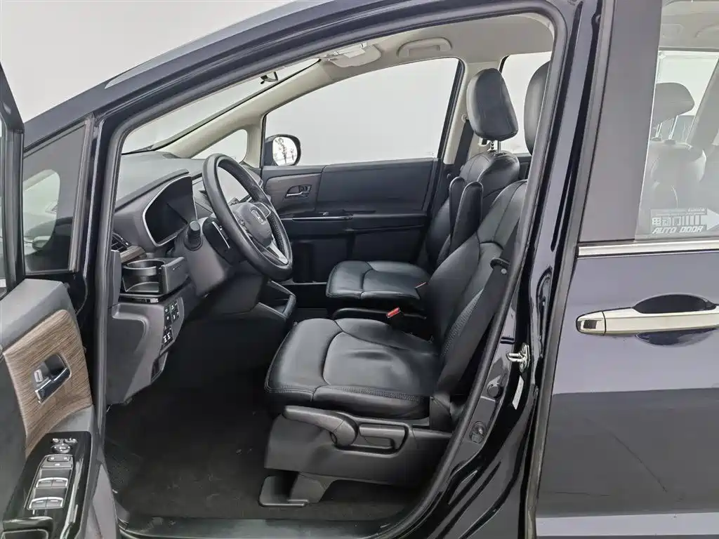 Honda Odyssey 2024 2.0L e:HEV Sharp·Comfort Edition фото 10
