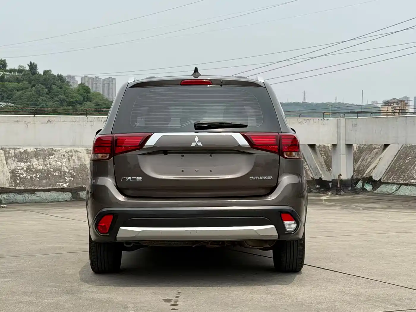 MITSUBISHI OUTLANDER