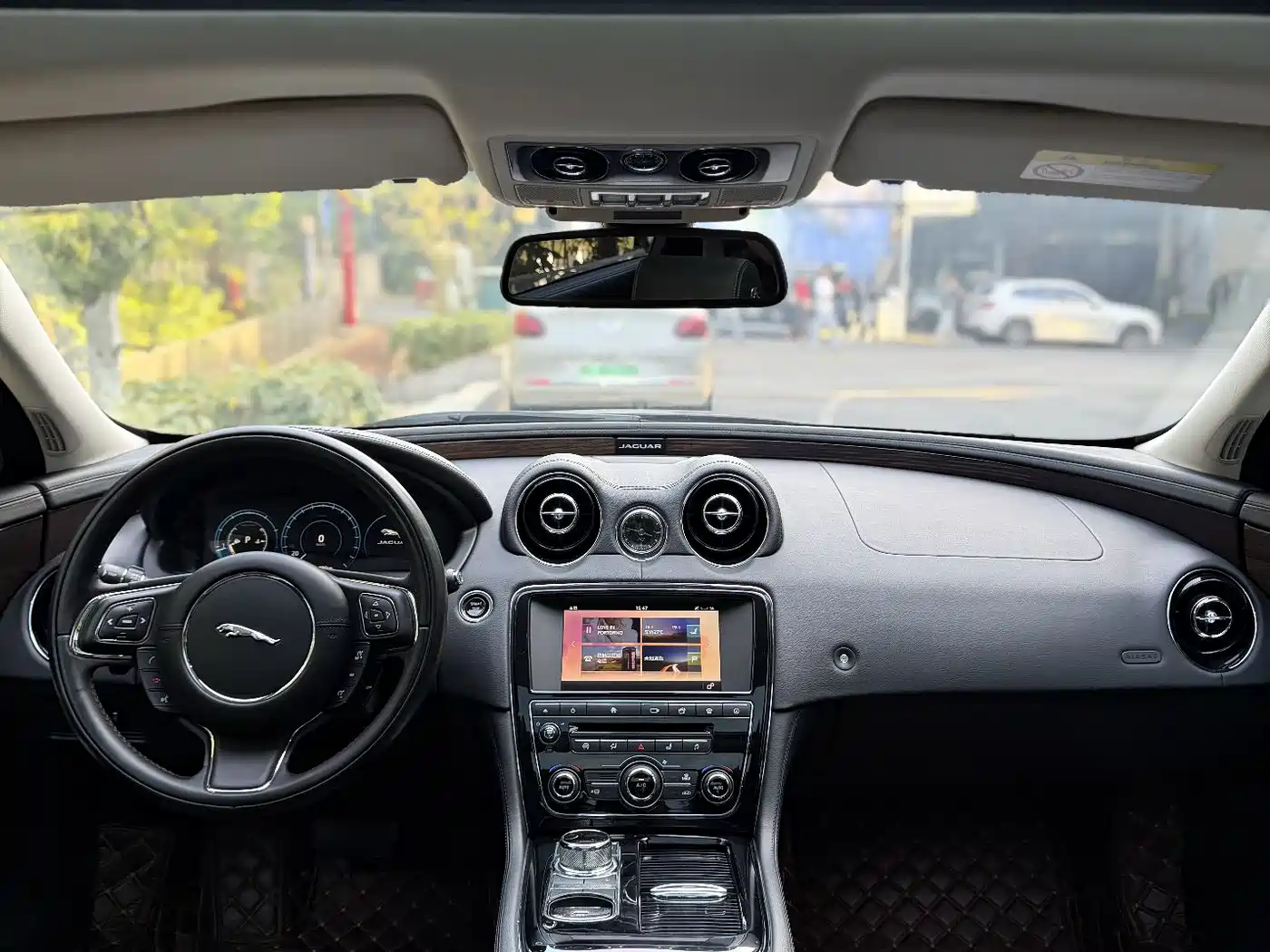Jaguar XJ 2016 XJL 3.0 SC 4WD Panorama Business Edition фото 21