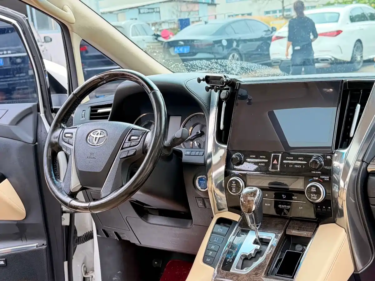 Toyota Alphard 2021 Hybrid 2.5L Ultimate фото 6