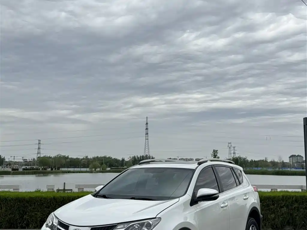 Toyota RAV4 Rongfang 2015 2.0L CVT 2WD Trend Edition
