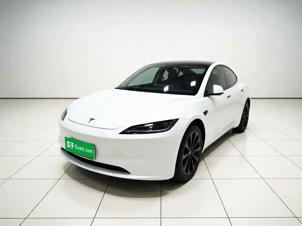 Фото 1 - Tesla Model 3