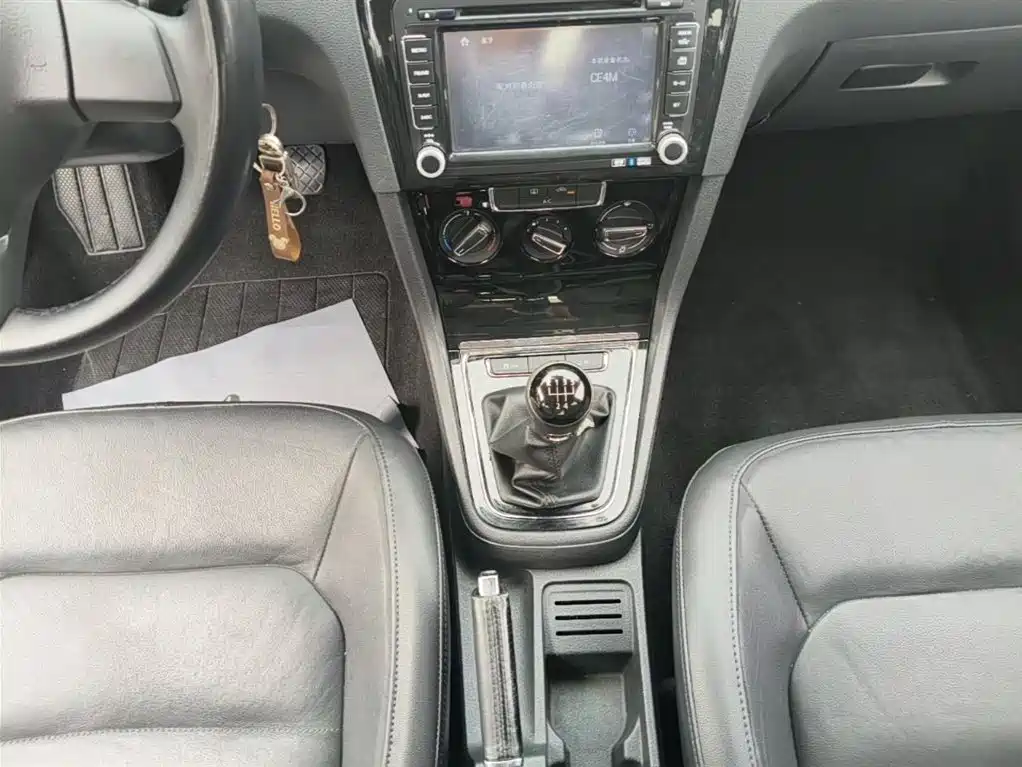 Volkswagen Bora 2014 1.6L Manual Comfort Edition фото 14
