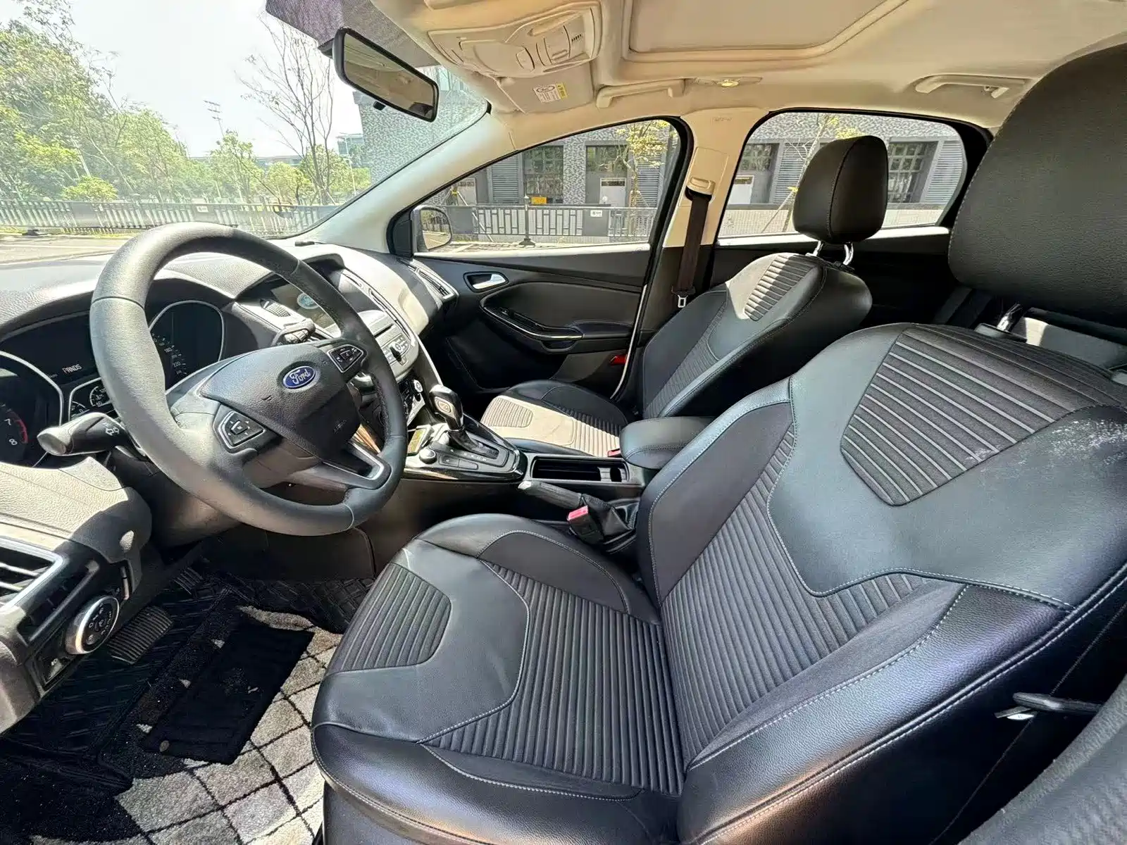 Фото 4 - Ford Focus