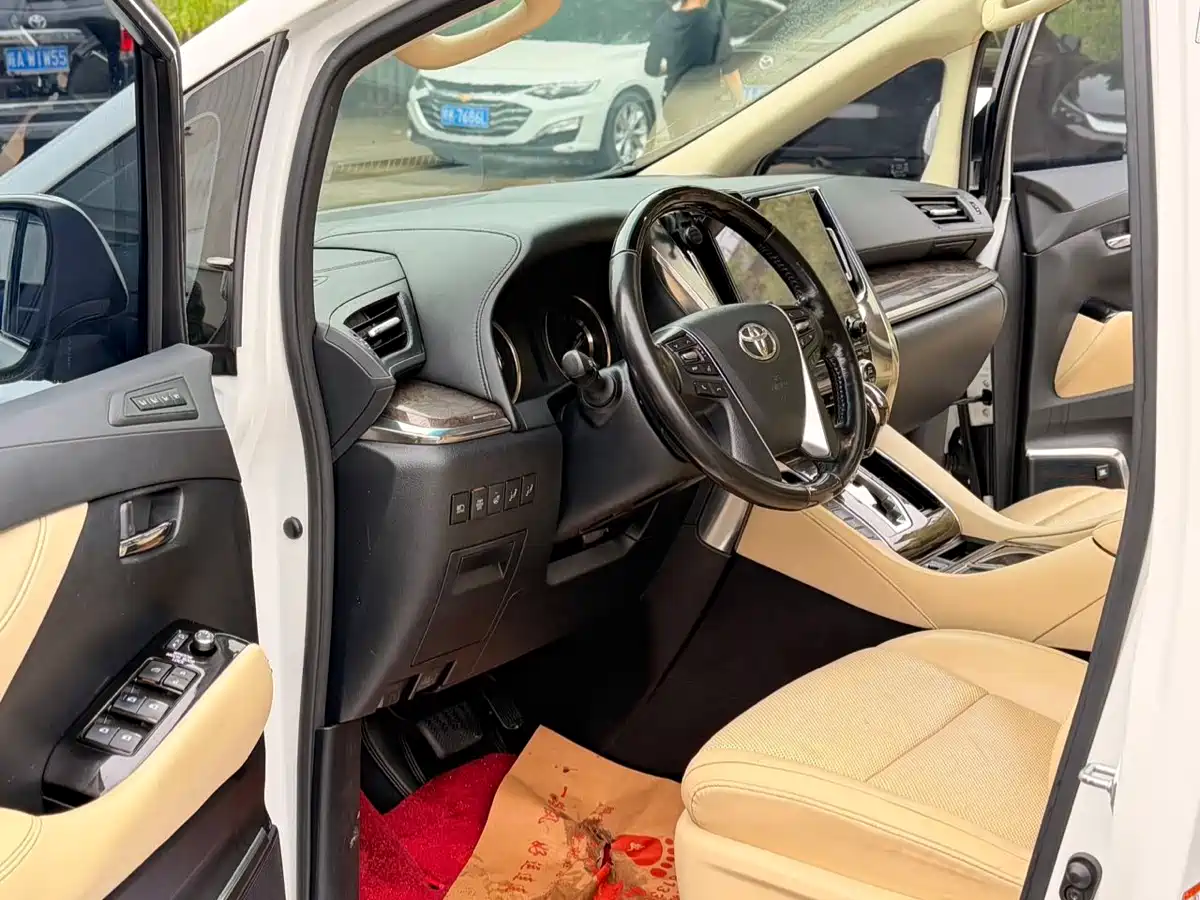 Toyota Alphard 2021 Hybrid 2.5L Ultimate фото 4