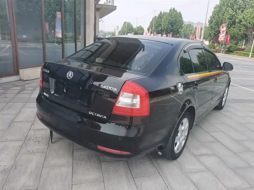 Škoda Octavia 2014 1.6L Manual Excellence Edition фото 7