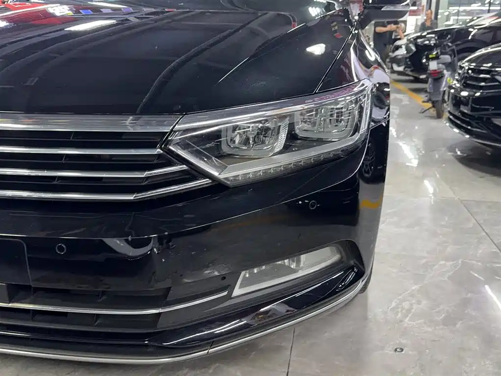 Volkswagen Magotan 2017 330TSI DSG Luxury фото 3