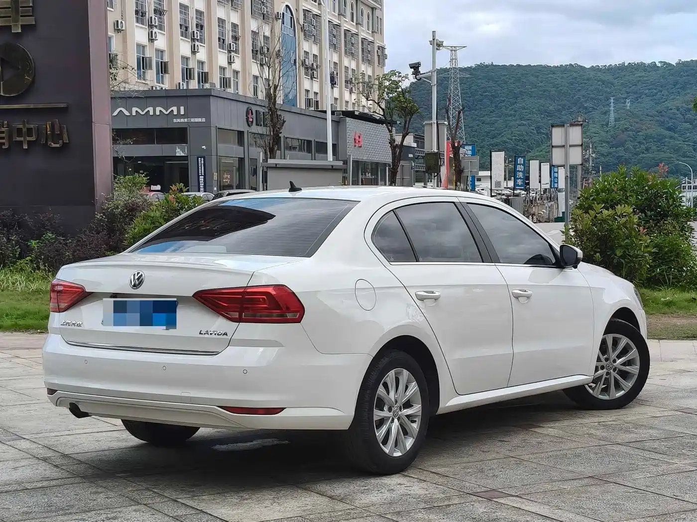 Volkswagen Lavida 2017 1.6L Automatic Comfort Edition фото 8