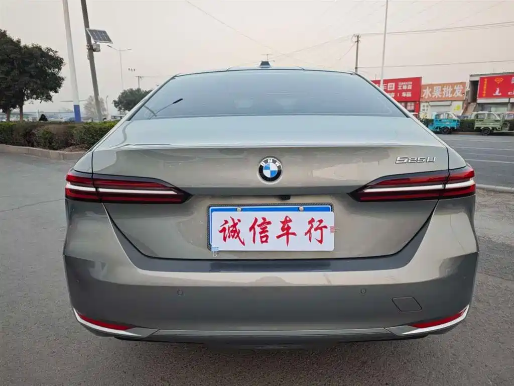 BMW 5 Series 2024 525Li Luxury Package фото 12