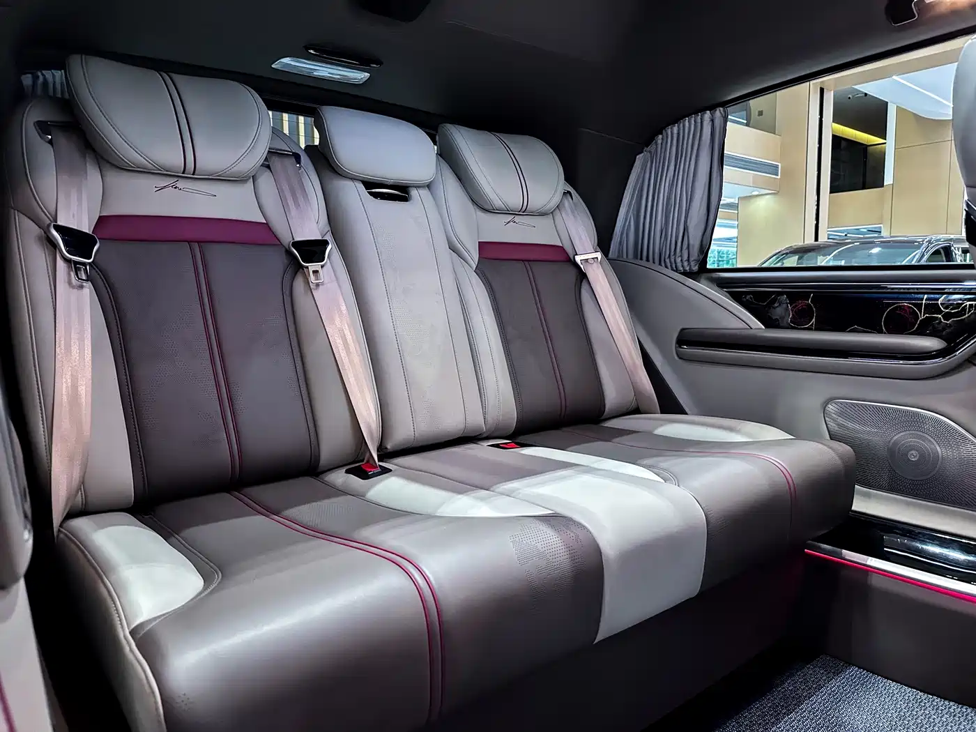 Lili Auto V-Class 2025 2023 Lion Dance Series 2.0T Zhang 7-Seater