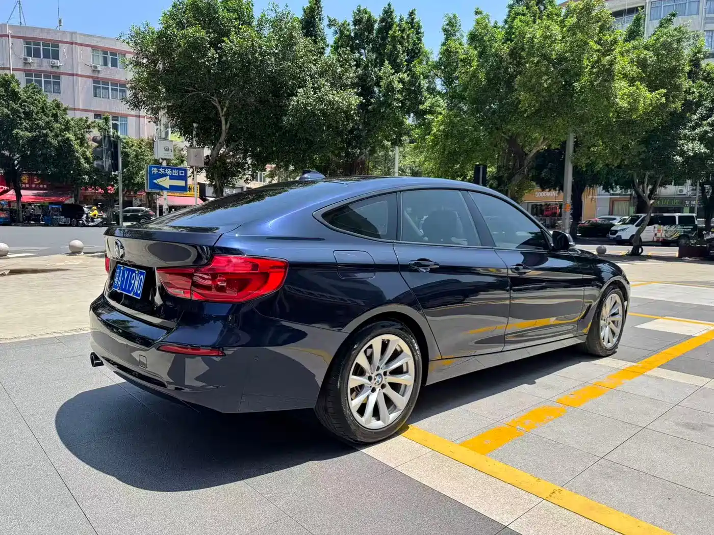 BMW 3 Series GT 2018 320i Luxury Design Package фото 7