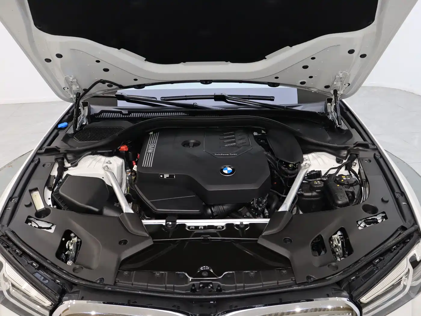 BMW 5 Series 2023 Facelift 530Li Leading M Sport Package фото 19