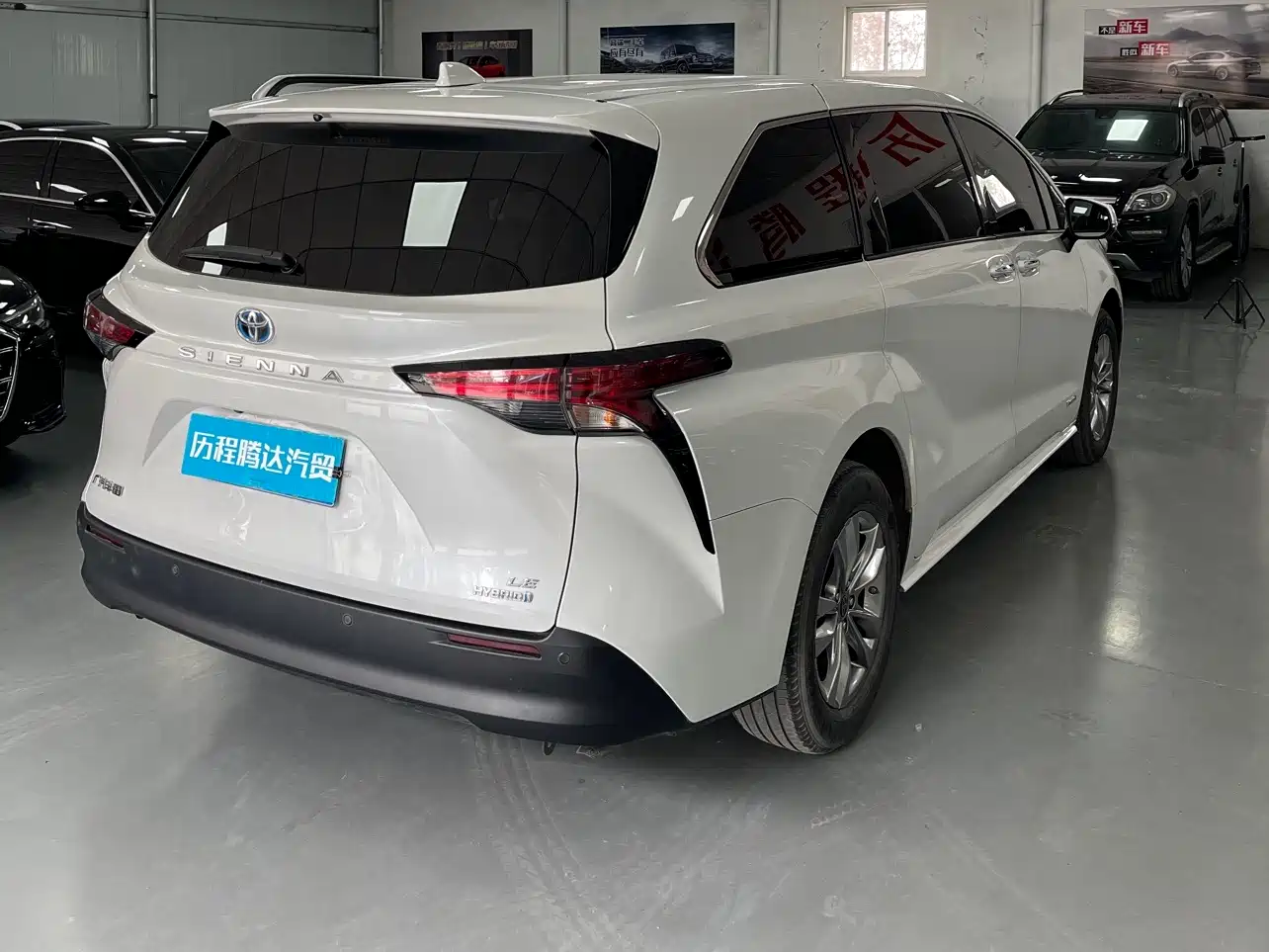 Toyota Sienna 2023 2.5L Hybrid Comfort Edition фото 9