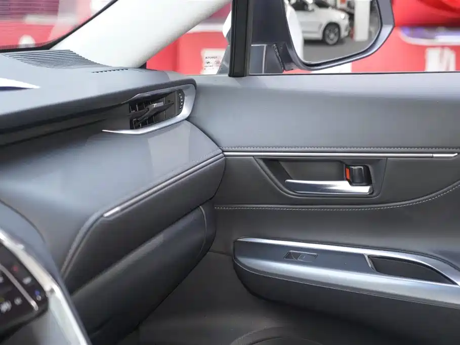 Toyota Venza 2023 2.0L CVT FWD Luxury фото 20