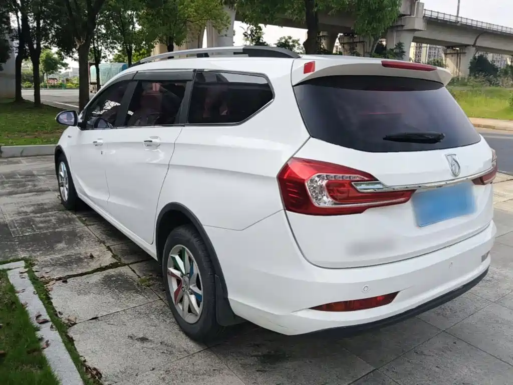 Baojun 310W 2017 2017 1.5L Manual Fashion Edition (China V)
