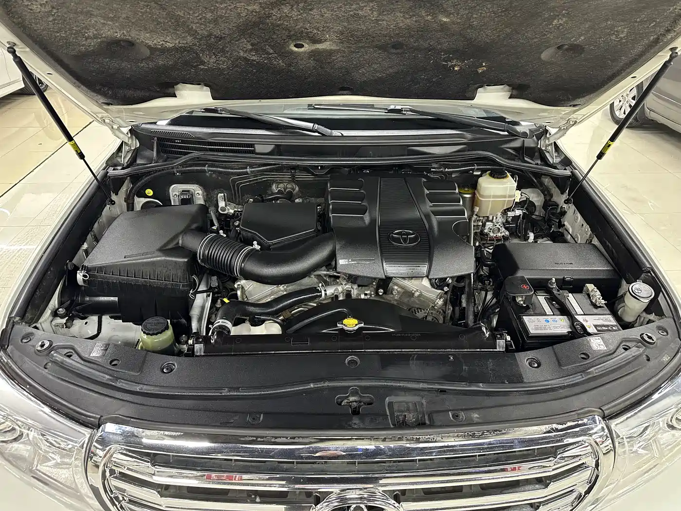 Toyota Land Cruiser (Import) 2015 4.0L V6 Middle East Low Configuration Edition фото 10