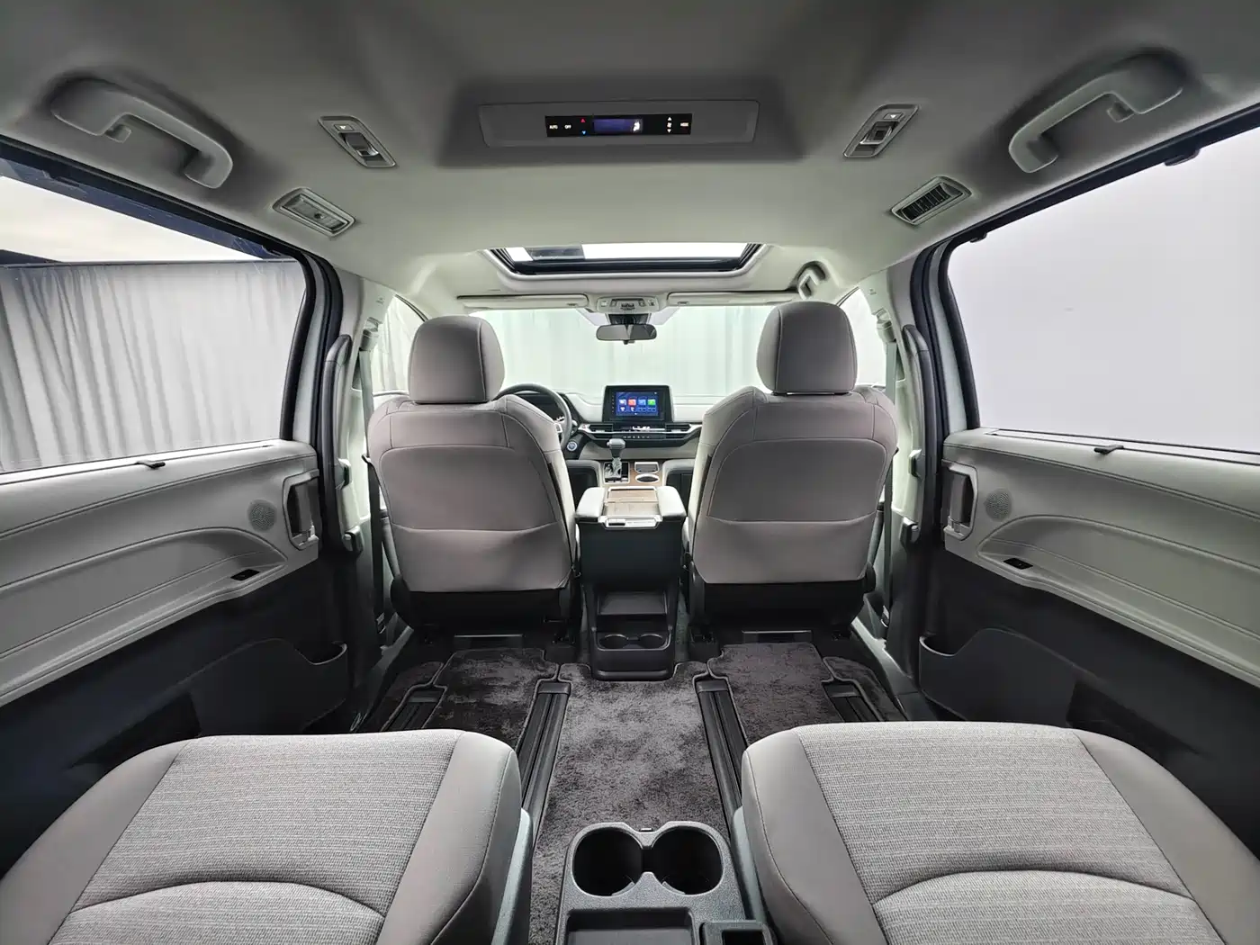 Toyota Sienna 2023 2.5L Hybrid Comfort Edition фото 19
