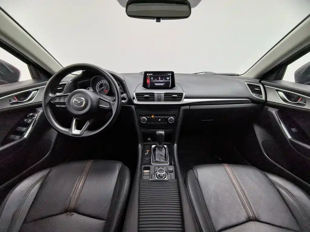 صورة 5 - Mazda Mazda 3