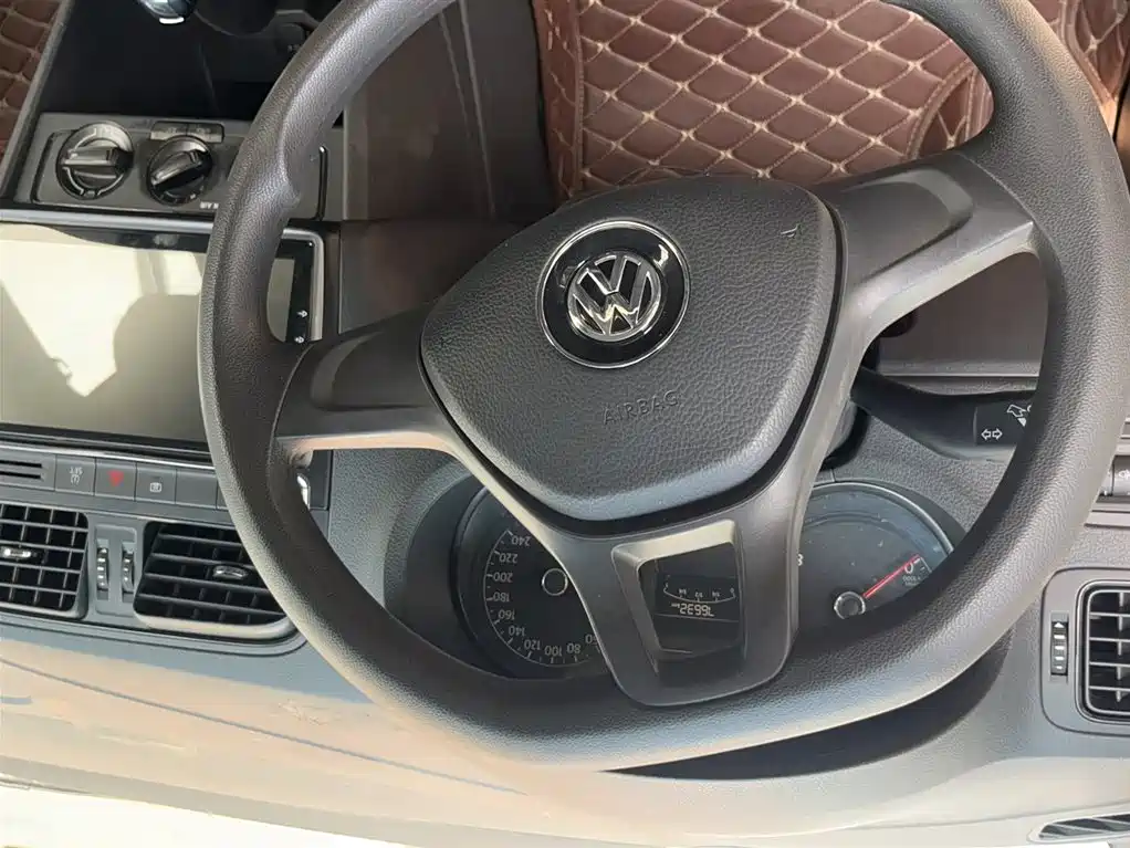 Volkswagen Polo 2018 1.5L Auto Safe Drive фото 11