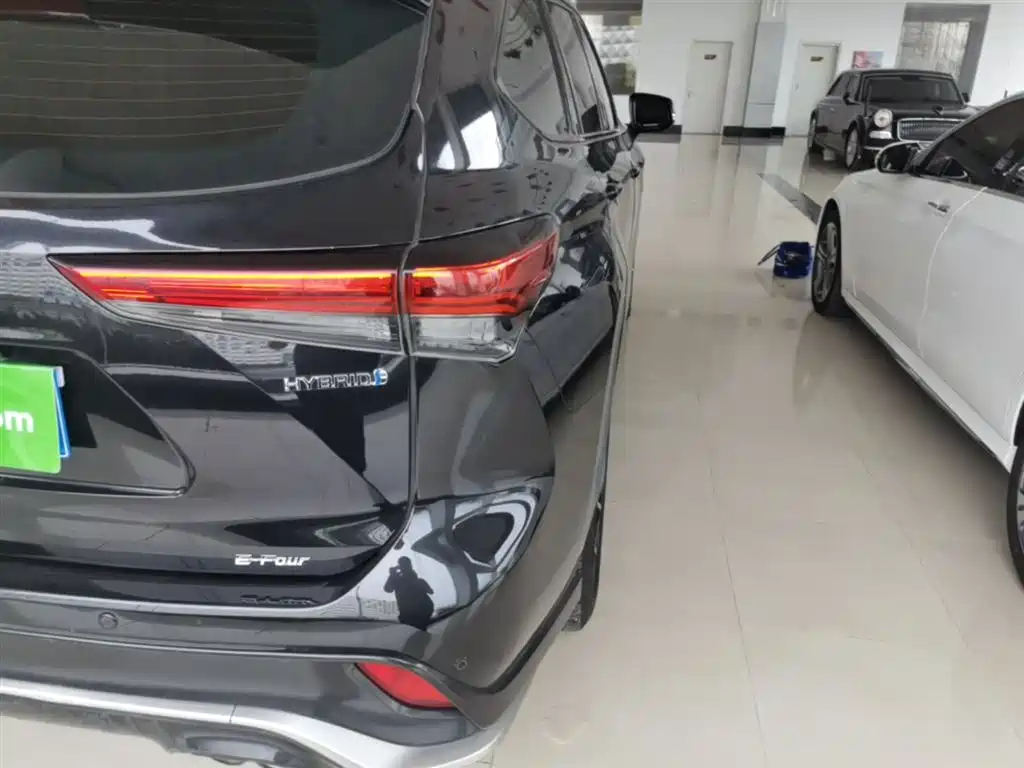 Toyota Crown Kluger 2021 2.5L HEV 4WD Luxury фото 8
