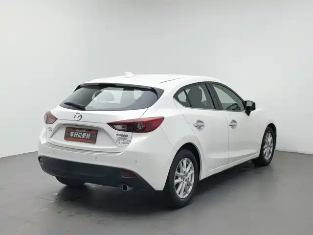 Mazda Mazda3 Axela 2014 Hatchback 1.5L Automatic Luxury — фото 2