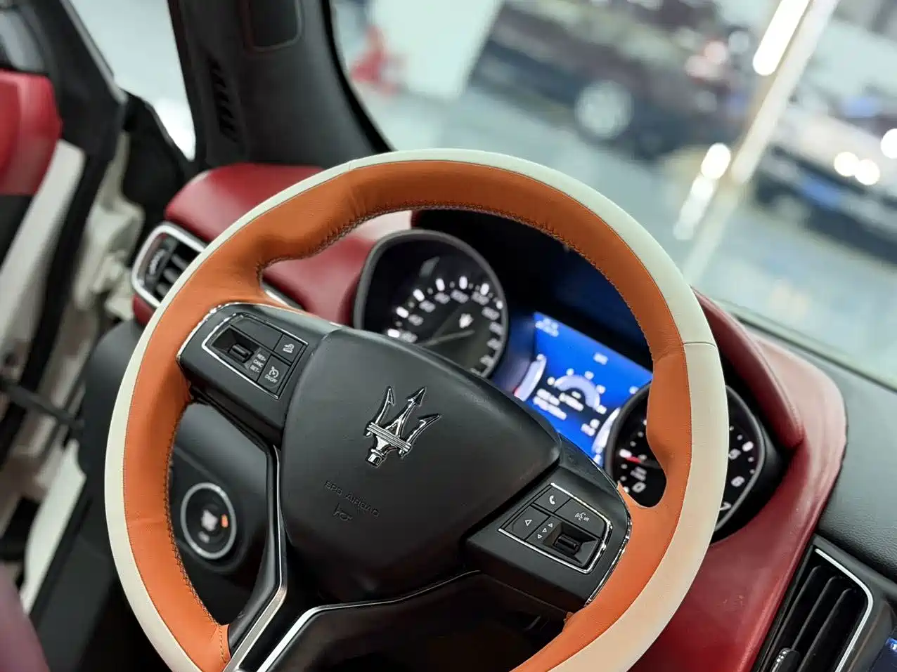 Photo 4 - Maserati Levante